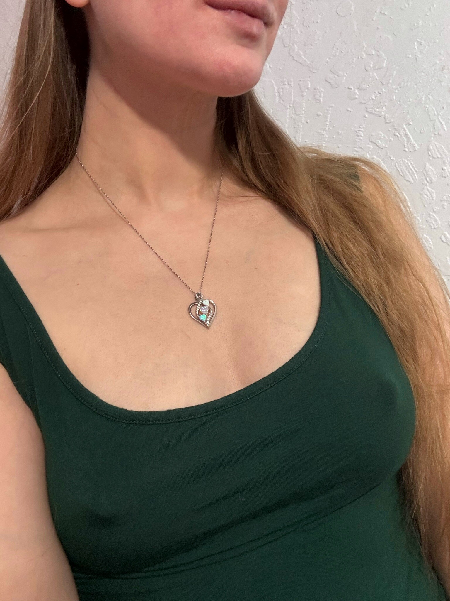 This dress looks great braless, but even better pulled down 😉