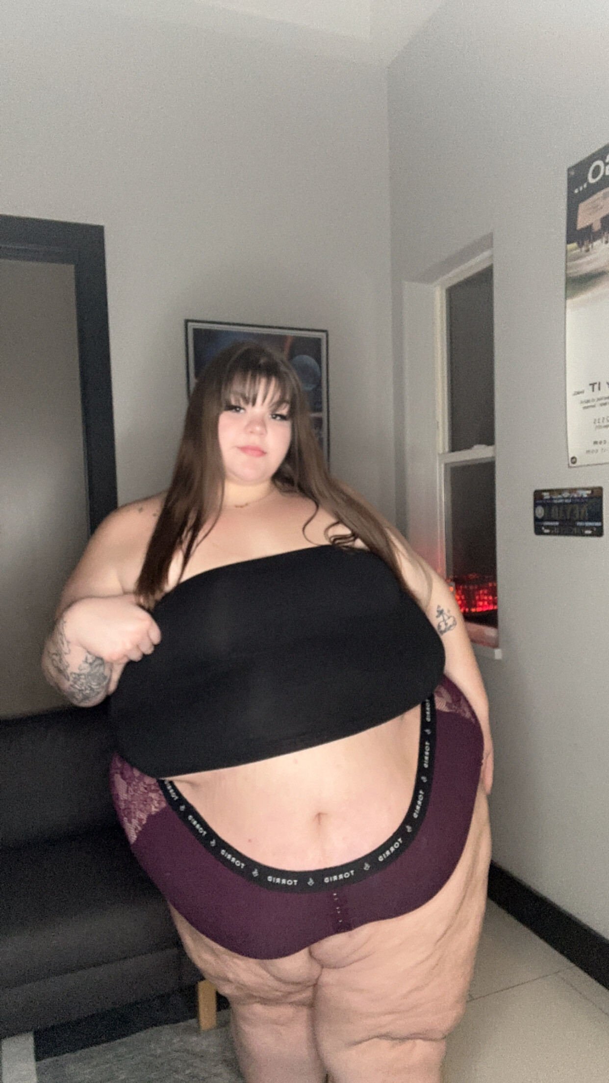do you like more of my mirror selfie?