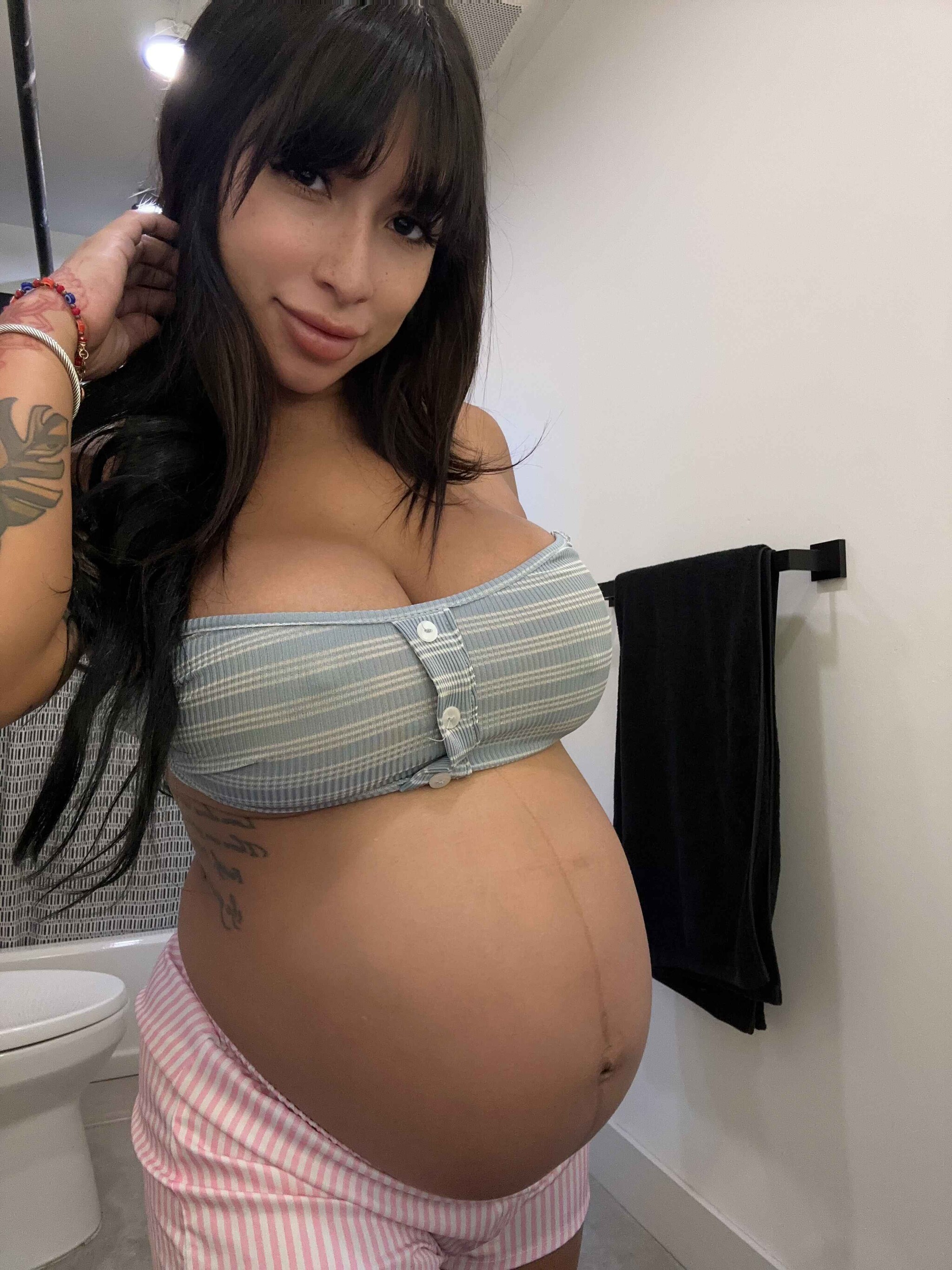 Are there any guys that actually want to fuck preggos into labor