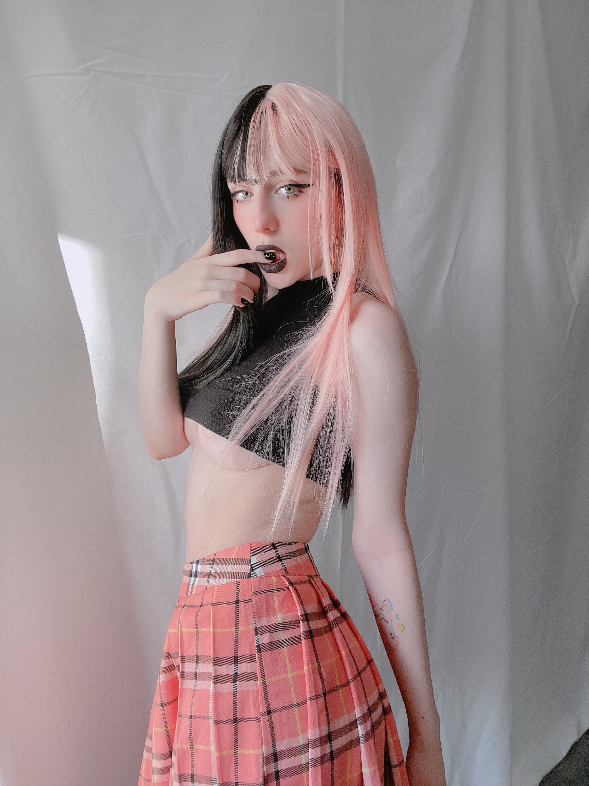 Emo girl wants kisses OnlyFans | @Tulpina